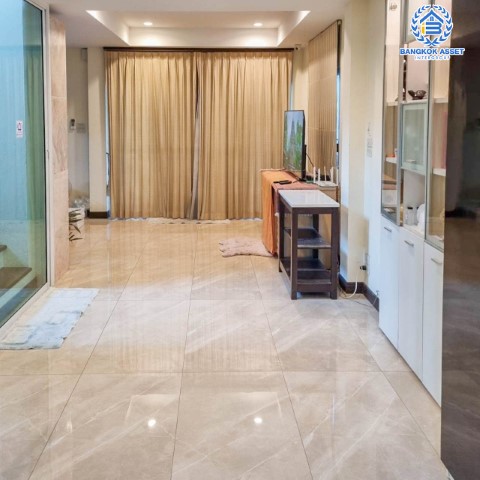 *****บ้านแฝดมือสองย่านนนทบุรี ม.ซอยบางกร่าง63 บางกรวย-ไทรน้อย เนื้อที่กว้างเกือบ 41 ตร.ว. ฟังก์ชัน 3 ห้องนอน 2 ห้องน้ำ ที่จอดรถ 2 คัน บ้านสวย ตกแต่งใหม่พร้อมเข้าอยู่ บนทำเลแห่งการเดินทาง เชื่อมต่อถนนบางกรวย-ไทรน้อย ถนนราชพฤกษ์, ถนนรัตนาธิเบศร์ จองเลยวันนี้!